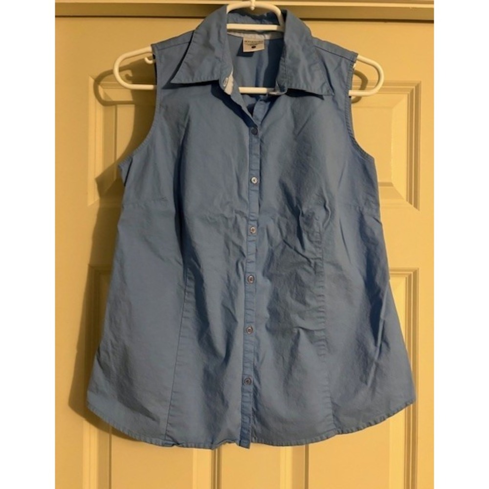 Motherhood Maternity blue sleeveless button down blouse, size small